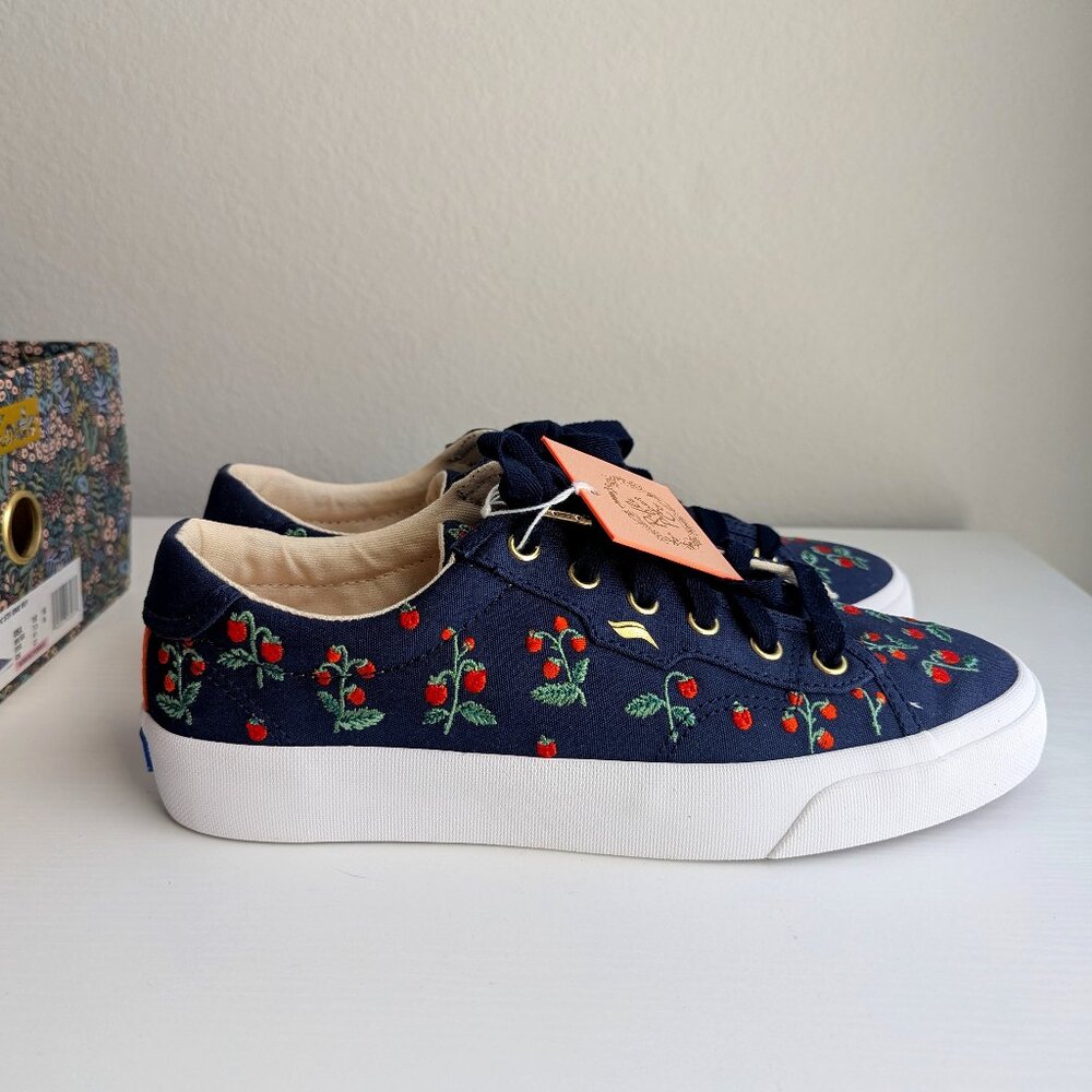 KEDS X RIFLE PAPER Co. Crew Kick Mini Strawberries Embroidered Sneaker 9.5 NWT